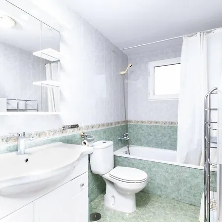 Charming Modern Close To The Beach 公寓 阿尔比尔